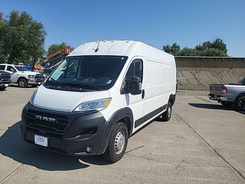 Used 2025 RAM ProMaster 2500 w/ Convenience Group FWD image 3