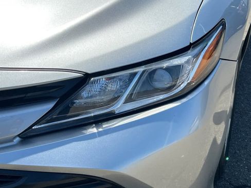 Used 2018 Toyota Camry LE image 11