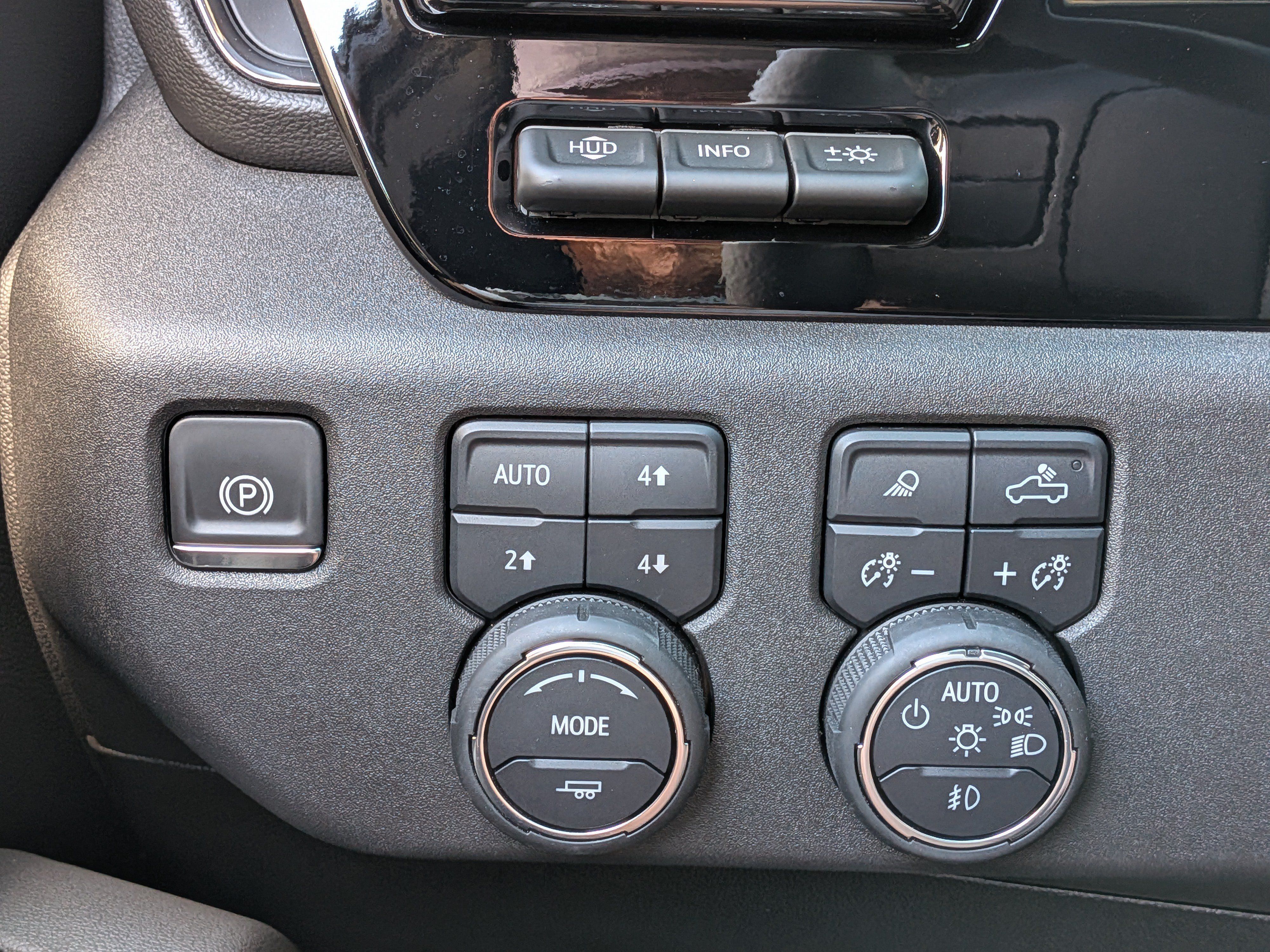 Used 2025 Chevrolet Silverado 2500 ZR2 w/ Technology Package AWD/4WD image 24