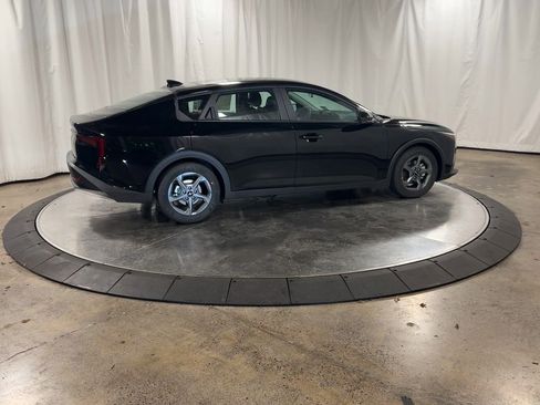 New 2025 Kia K4 LXS image 2