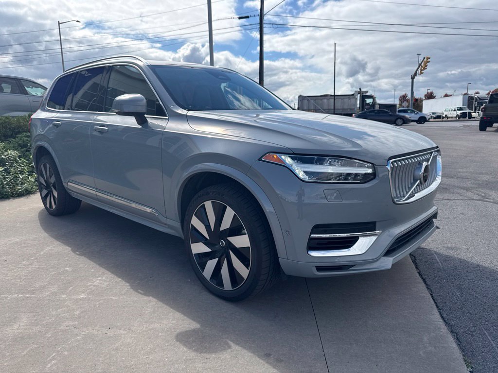 Used 2024 Volvo XC90 T8 Ultimate w/ Protection Package Premier AWD/4WD image 3