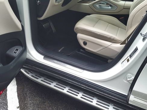 Used 2023 Mercedes-Benz GLS 450 4MATIC image 19