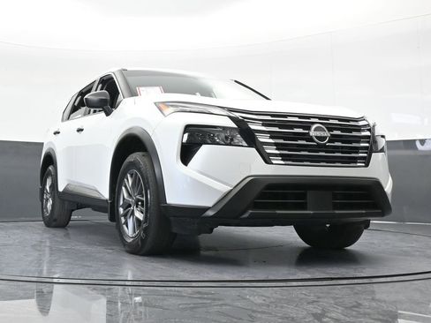 Used 2024 Nissan Rogue S image 57