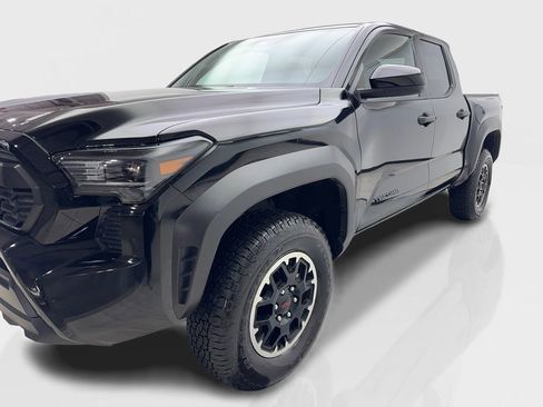 Used 2025 Toyota Tacoma TRD Off-Road AWD/4WD image 11