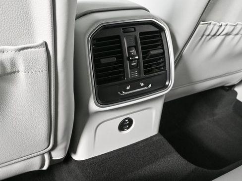 Certified 2025 Porsche Macan image 20