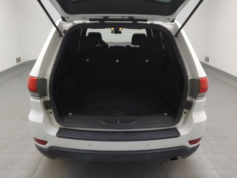 Used 2018 Jeep Grand Cherokee Laredo RWD image 29