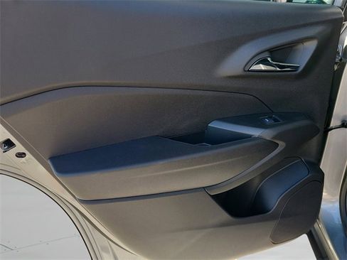 New 2026 Chevrolet Trax LT image 18