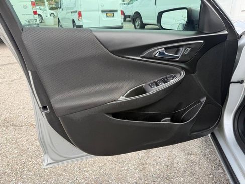 Used 2021 Chevrolet Malibu LS FWD image 15