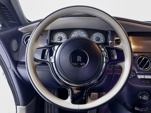 Used 2018 Rolls-Royce Dawn RWD image 32