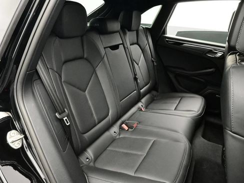 Certified 2025 Porsche Macan AWD/4WD image 17