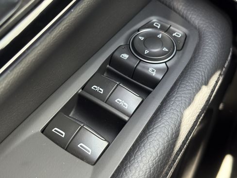 Used 2025 GMC Yukon XL Denali AWD/4WD image 29