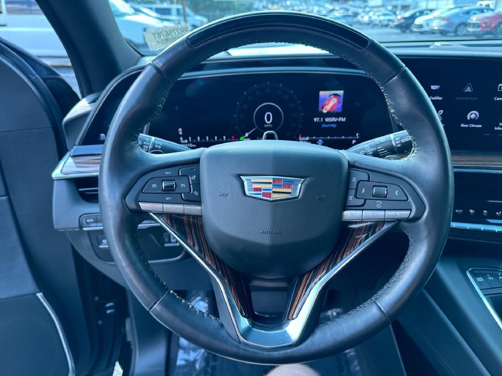 Used 2024 Cadillac Escalade Premium Luxury AWD/4WD image 16