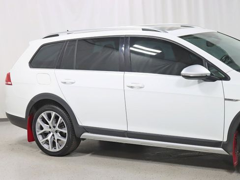 Used 2017 Volkswagen Golf Alltrack SEL AWD/4WD image 3
