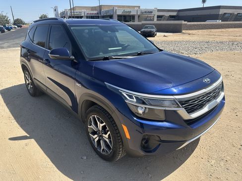 Used 2021 Kia Seltos EX AWD/4WD image 7