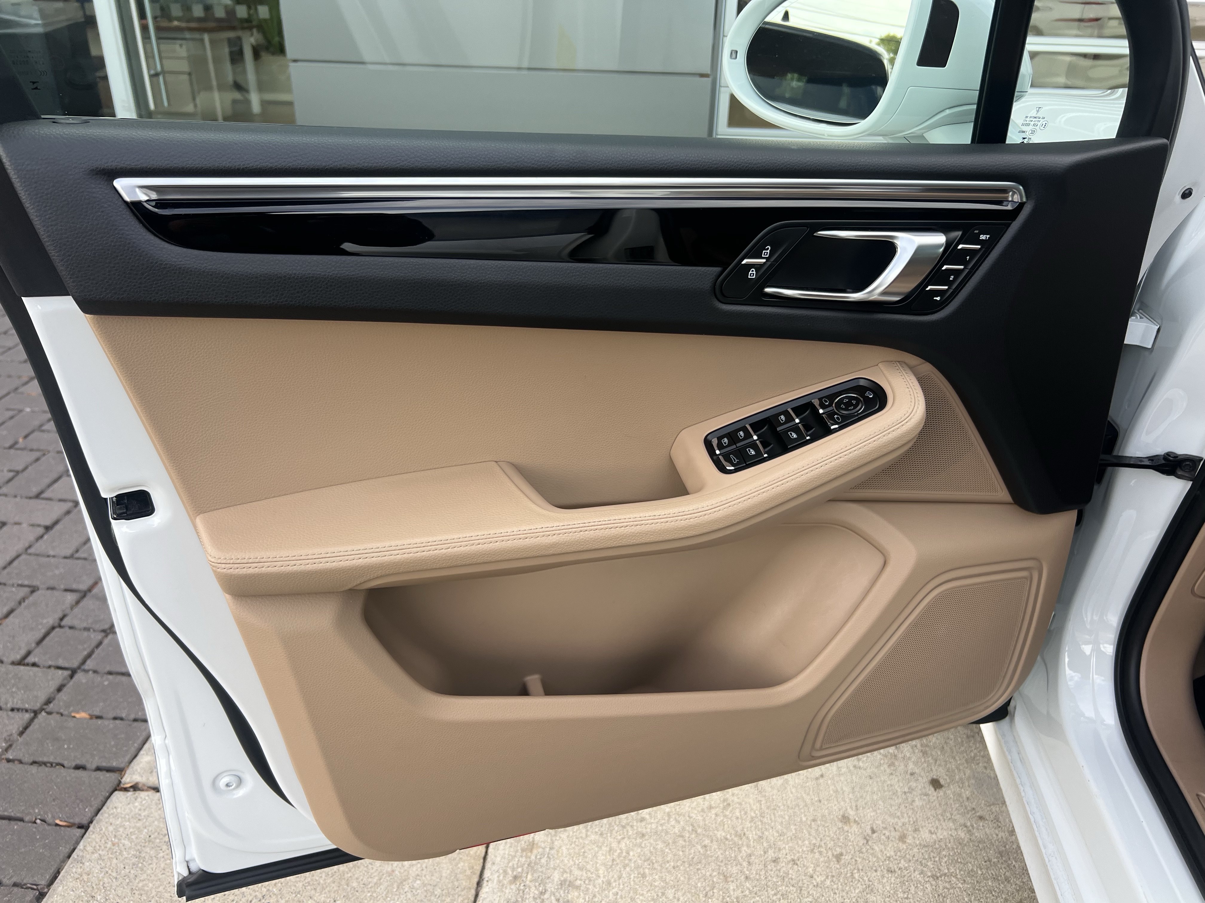 Used 2023 Porsche Macan AWD/4WD image 13