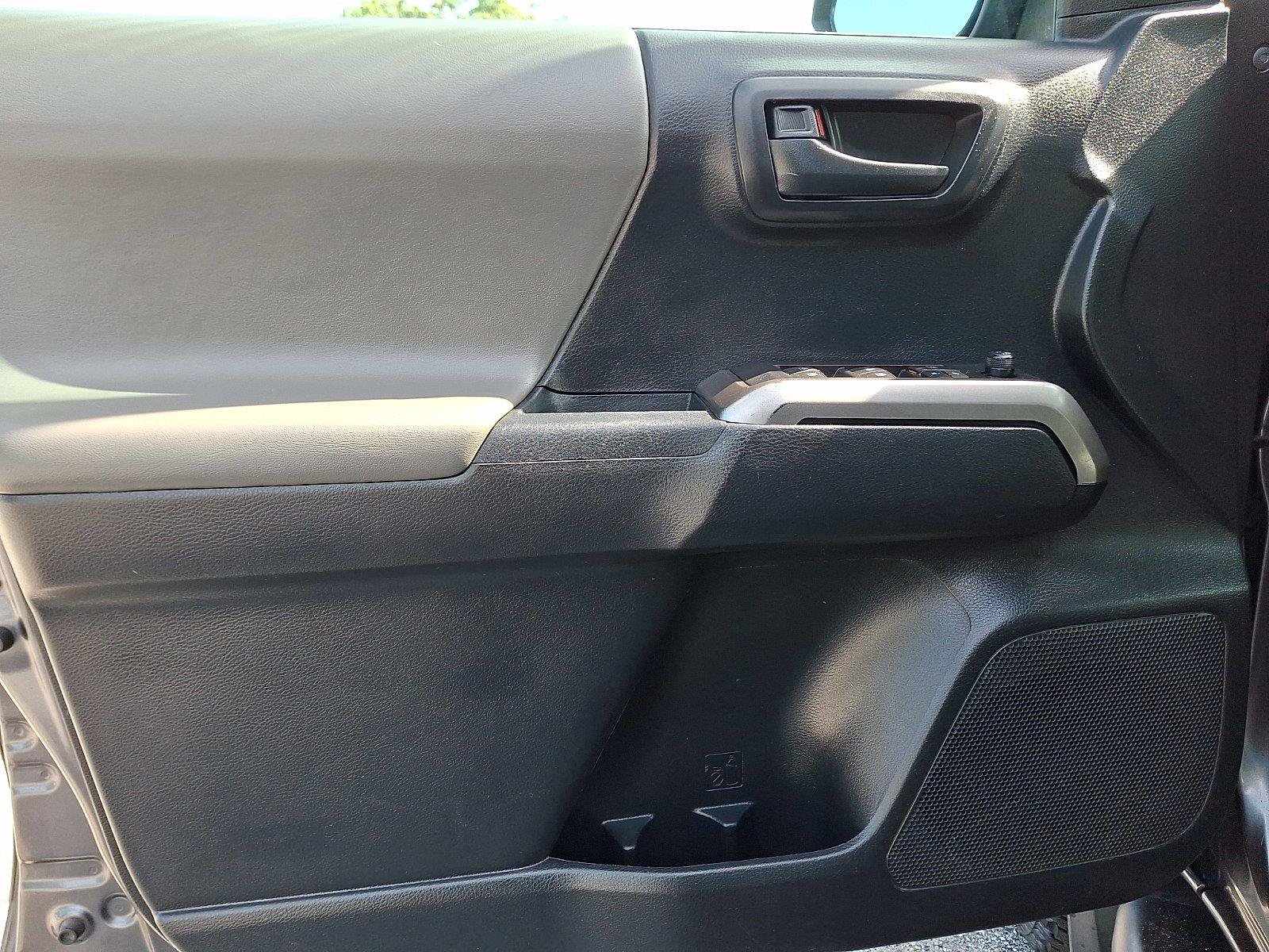 Used 2021 Toyota Tacoma SR5 AWD/4WD image 12