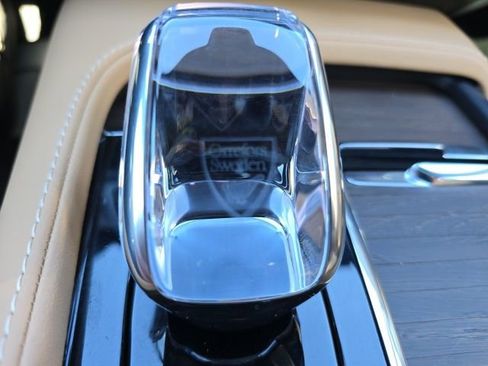 Certified 2025 Volvo V90 B6 Cross Country Ultra image 38
