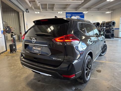 Used 2018 Nissan Rogue SV image 5