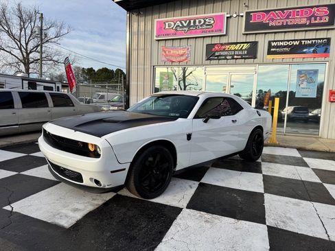 Used 2018 Dodge Challenger R/T w/ Driver Convenience Group image 2