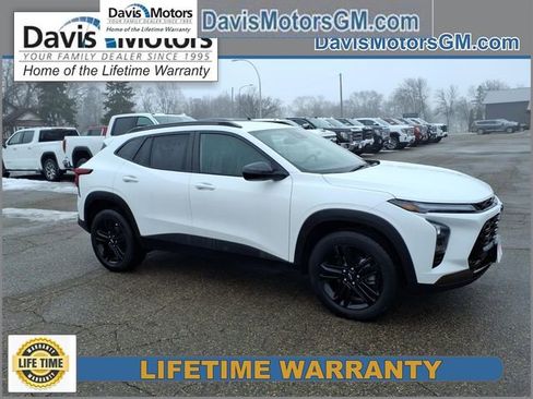 Used 2025 Chevrolet Trax ACTIV w/ Driver Confidence Package image 1