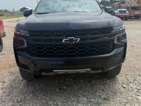 Used 2023 Chevrolet Tahoe Z71 w/ Luxury Package AWD/4WD image 2
