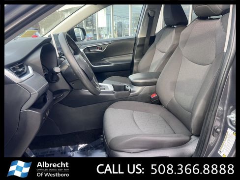 Used 2025 Toyota RAV4 XLE image 10