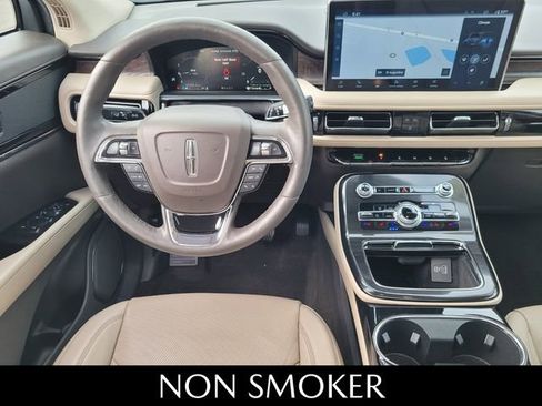 Used 2022 Lincoln Nautilus Reserve image 7