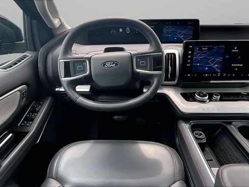 Used 2025 Ford Expedition Max Active AWD/4WD image 5