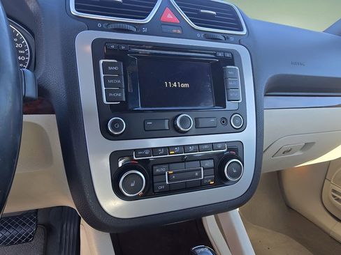 Used 2012 Volkswagen Eos Lux image 22