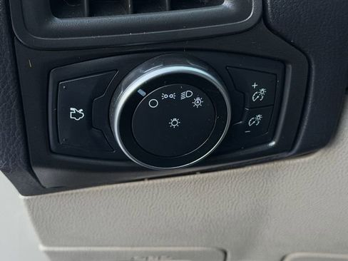 Used 2015 Ford Focus SE image 21