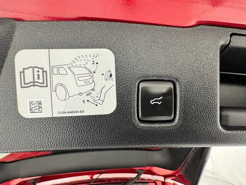 Used 2020 Ford Escape Titanium AWD/4WD image 17