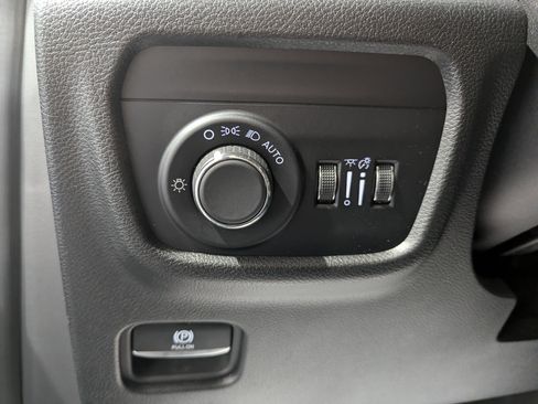 Used 2024 Jeep Grand Cherokee Laredo X image 16