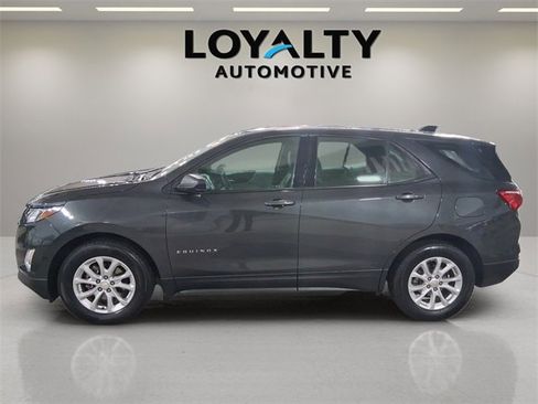 Used 2018 Chevrolet Equinox LS image 2