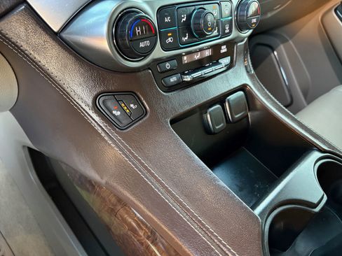 Used 2018 Chevrolet Suburban LT image 32