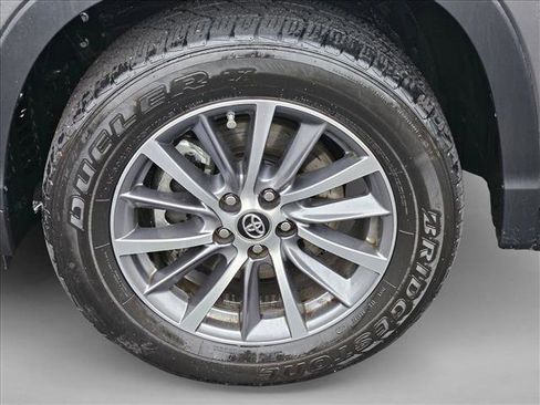 Used 2019 Toyota Highlander XLE image 20