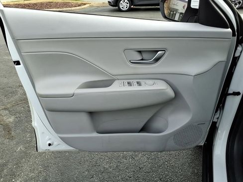 Used 2024 Hyundai Kona Limited image 8