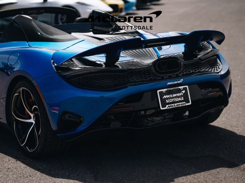 Used 2024 McLaren 750S Spider RWD image 17
