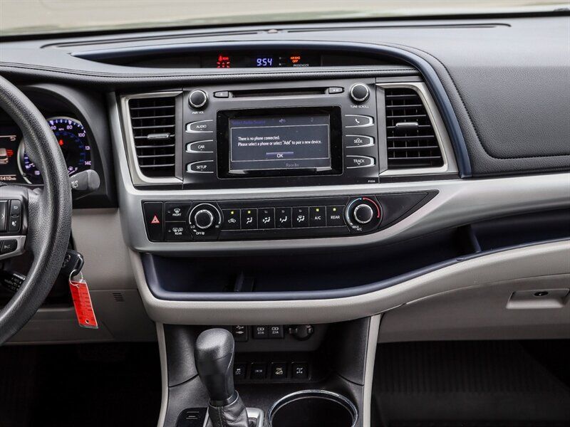 Used 2017 Toyota Highlander LE AWD/4WD image 17