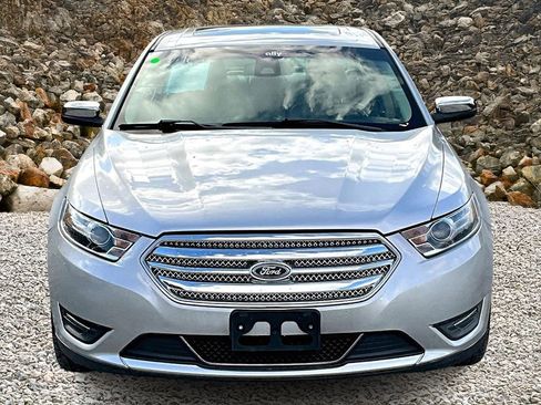 Used 2018 Ford Taurus Limited image 3