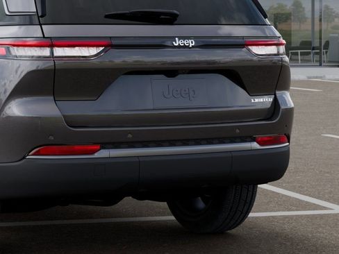 New 2026 Jeep Grand Cherokee Limited w/ Limited Altitude Package RWD image 13