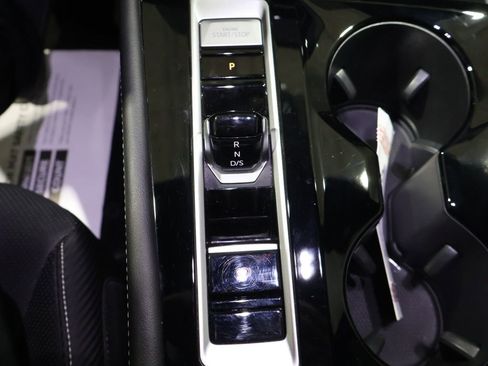 Used 2025 Volkswagen Atlas Cross Sport SE image 31