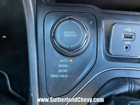 Used 2021 Jeep Cherokee Latitude image 28