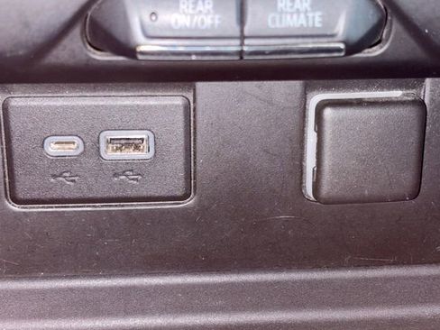Used 2021 GMC Yukon XL SLE RWD image 7