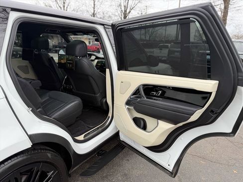 Used 2023 Land Rover Range Rover Long Wheelbase SE image 31