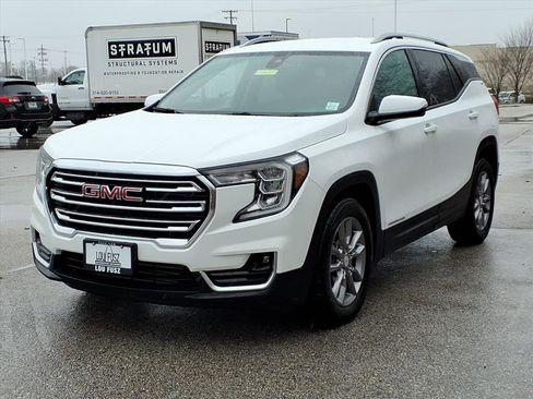 Used 2024 GMC Terrain SLT image 2