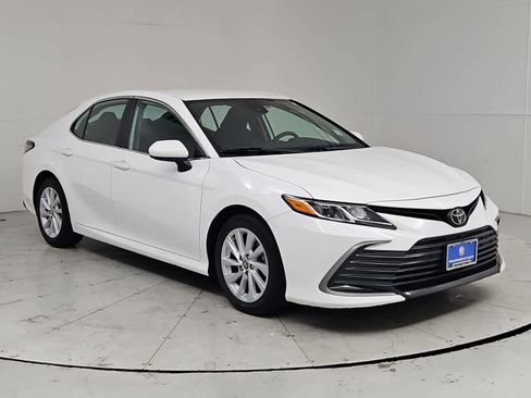 Used 2022 Toyota Camry LE FWD image 8