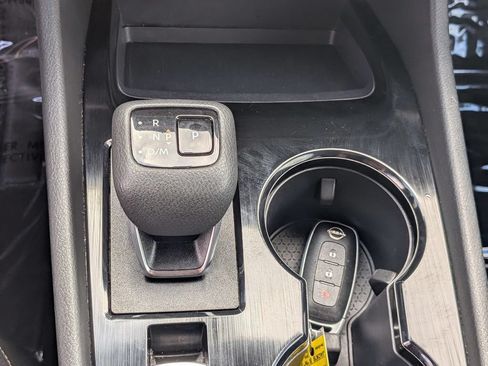 Used 2024 Nissan Rogue S AWD/4WD image 21