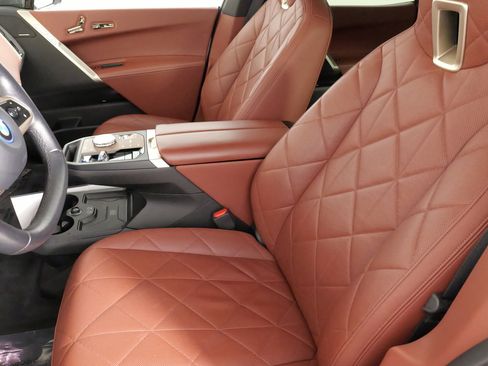 Used 2023 BMW iX xDrive50 w/ Premium Package image 31