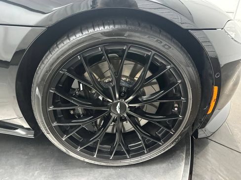 Used 2023 Aston Martin V8 Vantage Coupe RWD image 9