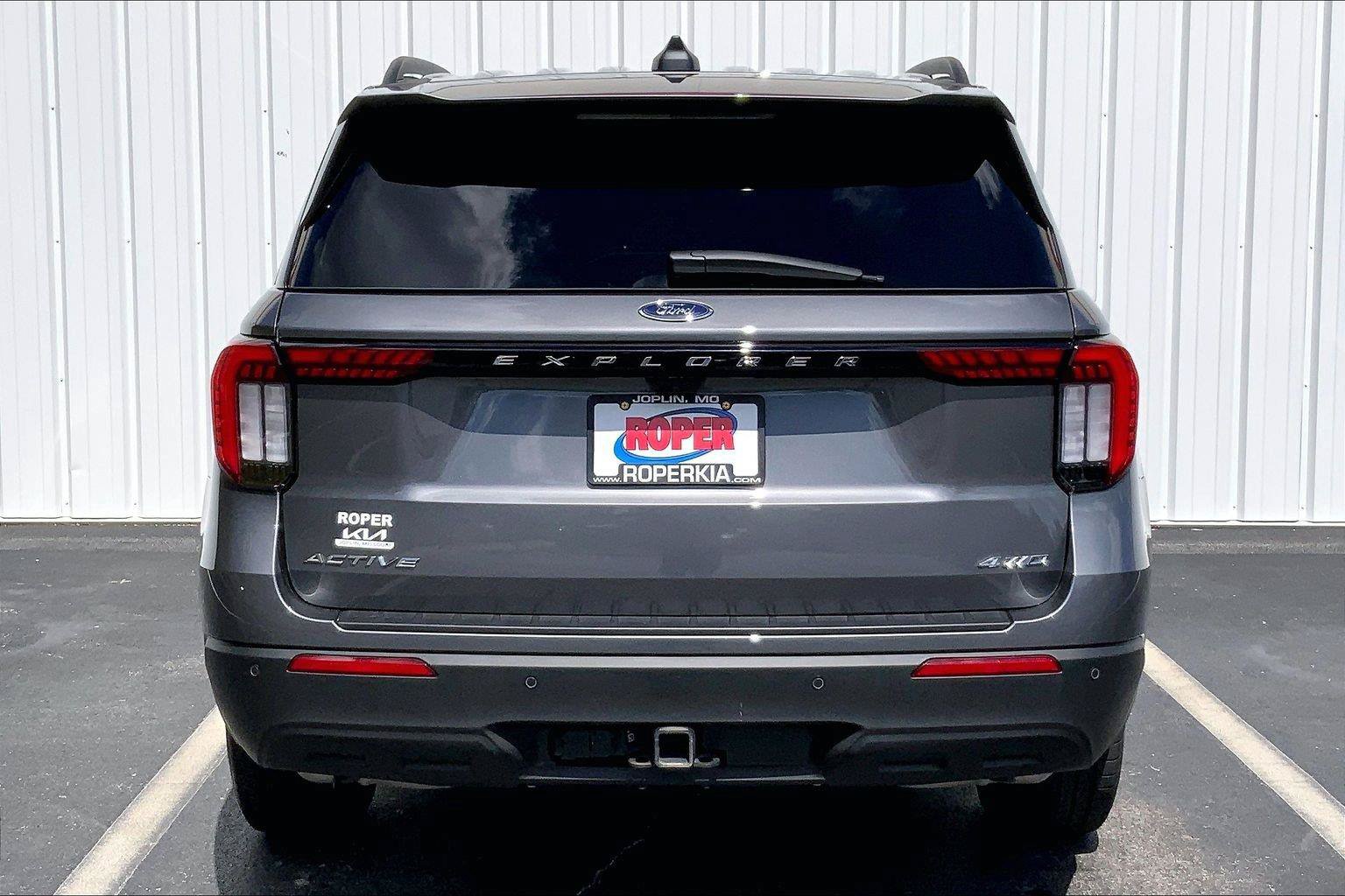 Used 2026 Ford Explorer Active AWD/4WD image 4